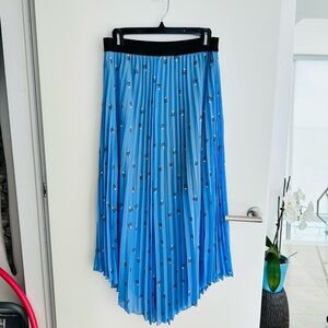 Beautiful flowing Maje skirt for the summer.